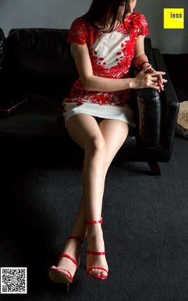 异思趣向IESS 丝享家  2018.05.31  No.244：《辣妈破洞的肉丝脚底》辣妈君君_丽丝库