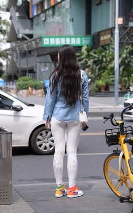 精选街拍作品 NO.0277 视觉冲击模拍作品 白色连体紧身裤女孩 part1_丽丝库