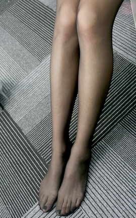 思话SiHua SH025 kiki 涂指甲油的红裙少女_丽丝库