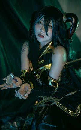 是一只熊仔吗 蓝色袖章_丽丝库