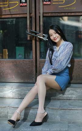 异思趣向IESS 2022.02.02 丝享家995：婉萍《油亮蓝色短裙》_丽丝库