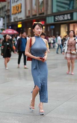精选街拍作品 NO.0044 长裙丰满美女模特街拍原图 part1_丽丝库