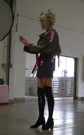 樱之舞抄底CD-YM133 金发白内 吊带粉内V8[1080X1920 2分33秒]_丽丝库