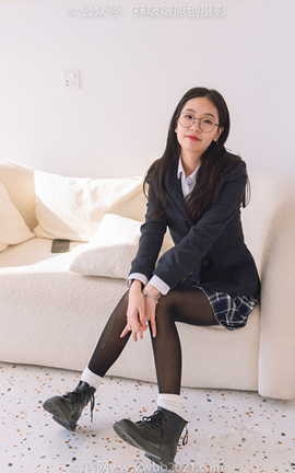 袜啵啵BoBoSocks NO.284 小甜豆-短靴、皮鞋、两双白棉袜、油亮黑丝、爱心印花白丝_丽丝库