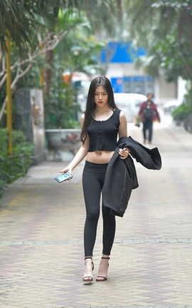 精选街拍作品 NO.0053 天使面容紧身弹力裤高跟美足高清原图 part1_丽丝库