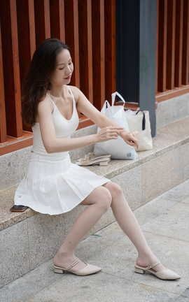 精选街拍作品 NO.1196 白裙裸丝小姐姐 part3_丽丝库