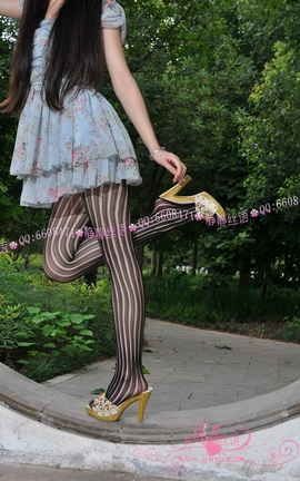 静静丝语 No.017 非同寻常黑色条纹网袜