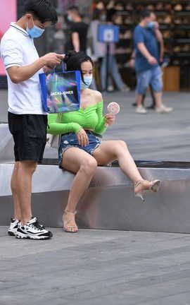 精选街拍作品 NO.1169 绿衣热裤高跟 part1_丽丝库