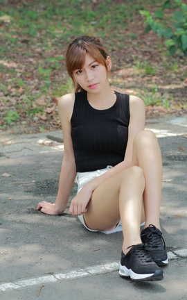 制服の女生 No.001 林温蒂_丽丝库