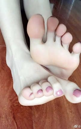 足控福利-微博上的那些美足小姐姐 082