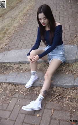 只糖棉袜 VOL.216 文文 人潮里不知所措_丽丝库