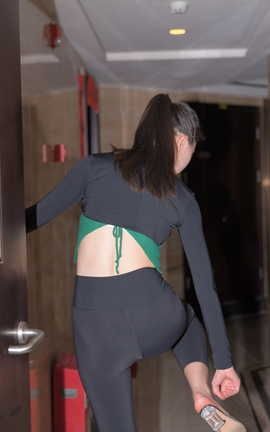 精选街拍作品 NO.1456 一始街拍作品 黑色瑜伽裤美女 part1_丽丝库