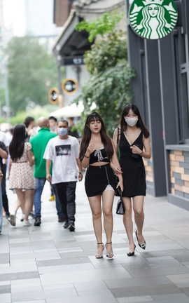 精选街拍作品 NO.1024 牛男街拍作品 肉嘟嘟的漂亮可爱女孩_丽丝库