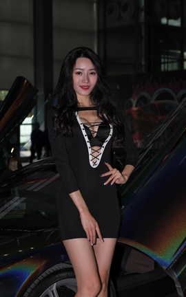 精选街拍作品 NO.1164 深V黑色包臀裙美女_丽丝库