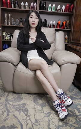 Sexy Asian Girls Feet NO.040 小红展示她的性感的小脚丫_丽丝库