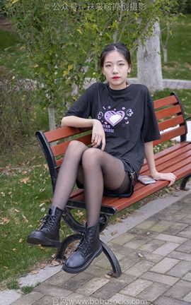 袜啵啵BoBoSocks NO.221 小甜豆-马丁靴、黑丝（花絮版）_丽丝库
