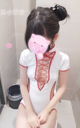 沈娇娇(甜美小娇妾)-白色盘扣泳衣_丽丝库