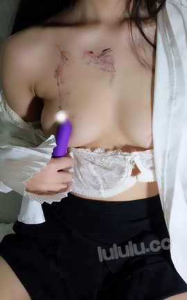 晓兔子(稚气少女)-白衬衫_丽丝库