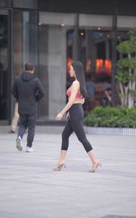 精选街拍作品 NO.0141 紧身裤少妇 part4_丽丝库