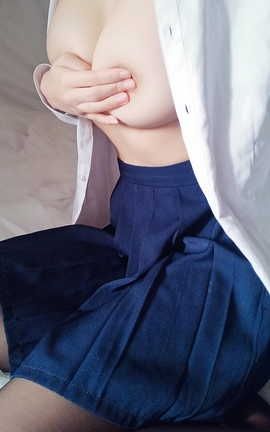 软软趴在床单上(铃木美咲)-今天是大年初五_丽丝库