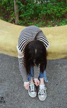 织梦映像 NO.042 草地白袜_丽丝库