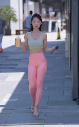 精选街拍作品 NO.0253 盛夏街拍作品 珍珠粉亮光紧身瑜伽裤小姐姐 part6_丽丝库