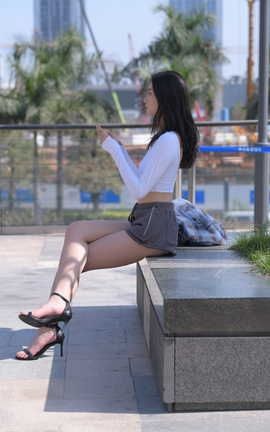 精选街拍作品 NO.0405 红石街拍作品 灰色热裤长腿美女 part1_丽丝库