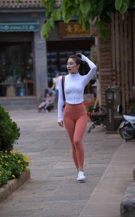 精选街拍作品 NO.0252 魂魂大理旅拍 第二篇 珊瑚色瑜伽裤美丽小姐姐 part2_丽丝库