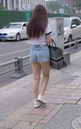 精选街拍作品 NO.1080 一始街拍作品 蓝色牛仔热裤美女 part1_丽丝库