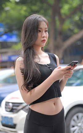 精选街拍作品 NO.0053 天使面容紧身弹力裤高跟美足高清原图 part2_丽丝库