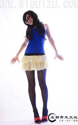王朝贵足 No.510 宣萱蓝色背心黄色短裙黑丝红高系列A_丽丝库