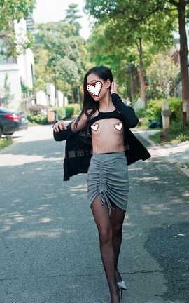 爱露出全站付费资源-转载区  夜晚透明雨衣_丽丝库