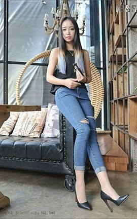 异思趣向IESS美足写真 丝足便当007 《丝足高跟与牛仔裤 1》张馨月