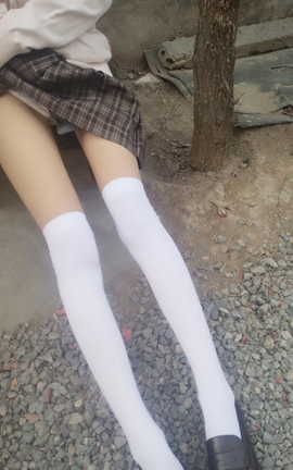 软萌萝莉小仙-户外校服露出_丽丝库