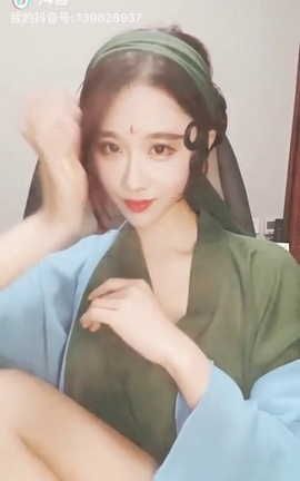 轩子巨2兔-我猜很多人肯定不知道是谁[406X720][15秒]_丽丝库