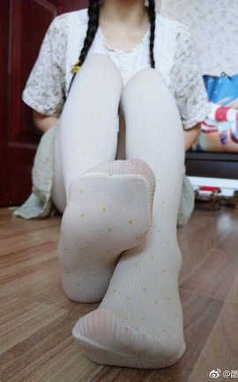 足控福利-微博上的那些美足小姐姐 073