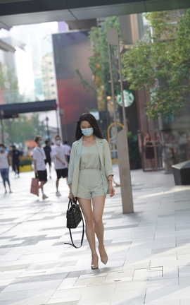 精选街拍作品 NO.1584 休闲套装美女_丽丝库