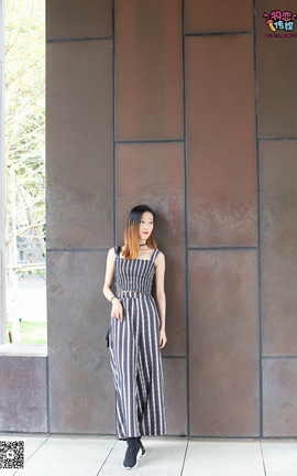 物恋传媒 No.048 琳琳 潮不潮,先看脚_丽丝库