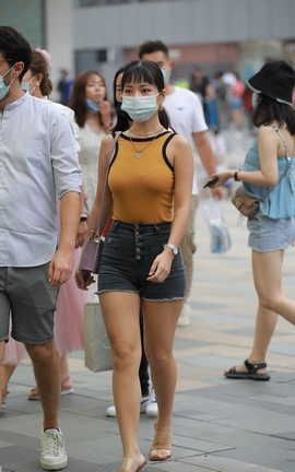 精选街拍作品 NO.1404 玻璃街拍作品 性感黑色热裤女友_丽丝库