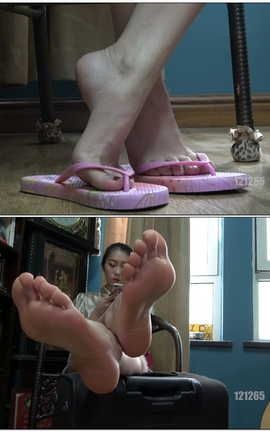 K&M足控脚底视频 256-美女牛仔热裤裸足挑鞋[3840X2160][18分15秒]_丽丝库