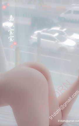 嘉欣Jane-穿着校服在路边人前全裸露出_丽丝库