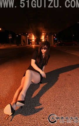 王朝贵足 No.424 宣萱CBD灰丝白领夜路迷失女郎系列B_丽丝库