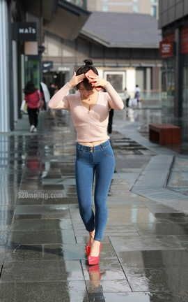 精选街拍作品 NO.0035 紧身牛仔红高丰满美女模拍高清图 part4_丽丝库