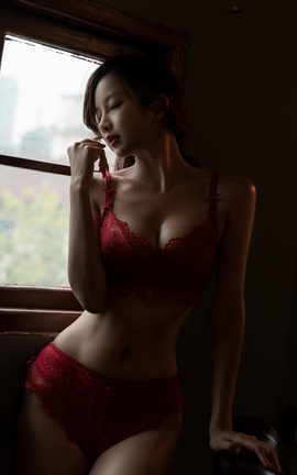 小何童鞋-后窗_丽丝库