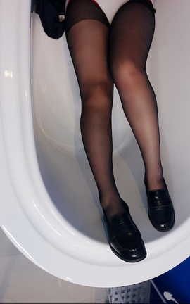 三寸萝莉-黑丝玩脚&浴缸黑丝_丽丝库