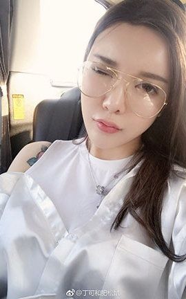 丁可和肥松鼠 黑丝辣妈纹身美腿-5