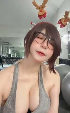 Uy Uy Mei_All selfies and gifs_丽丝库