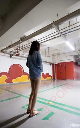 草莓穆斯塔全套露出-车水马龙路边野战&世贸天阶露出_丽丝库