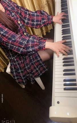 易直播女神ummy颜颜-足控福利视频vx0073[720X1280][47秒]_丽丝库