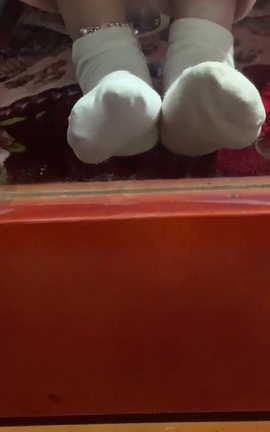 付费群足控大神 多人系列-老妹你这袜子，有味道_V2[544X960][6分秒]_丽丝库